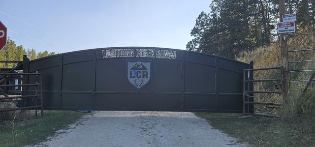 Heavy-duty private road security gate