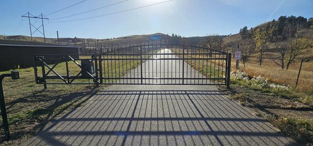 Long-span slide gate