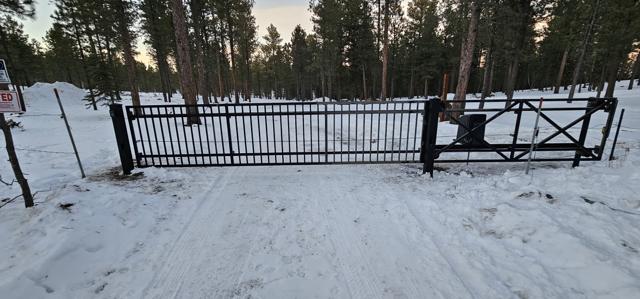 Slide gate installed in winter